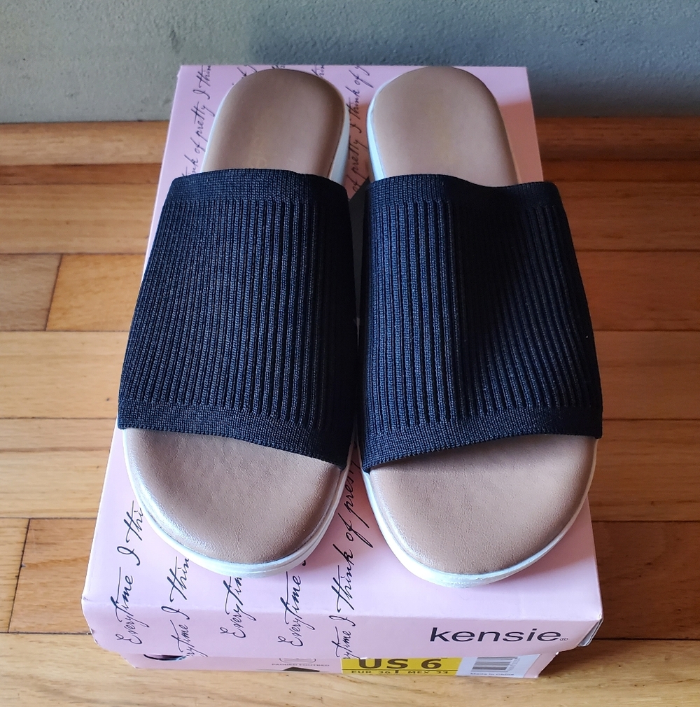 NWT Kensie Sandals